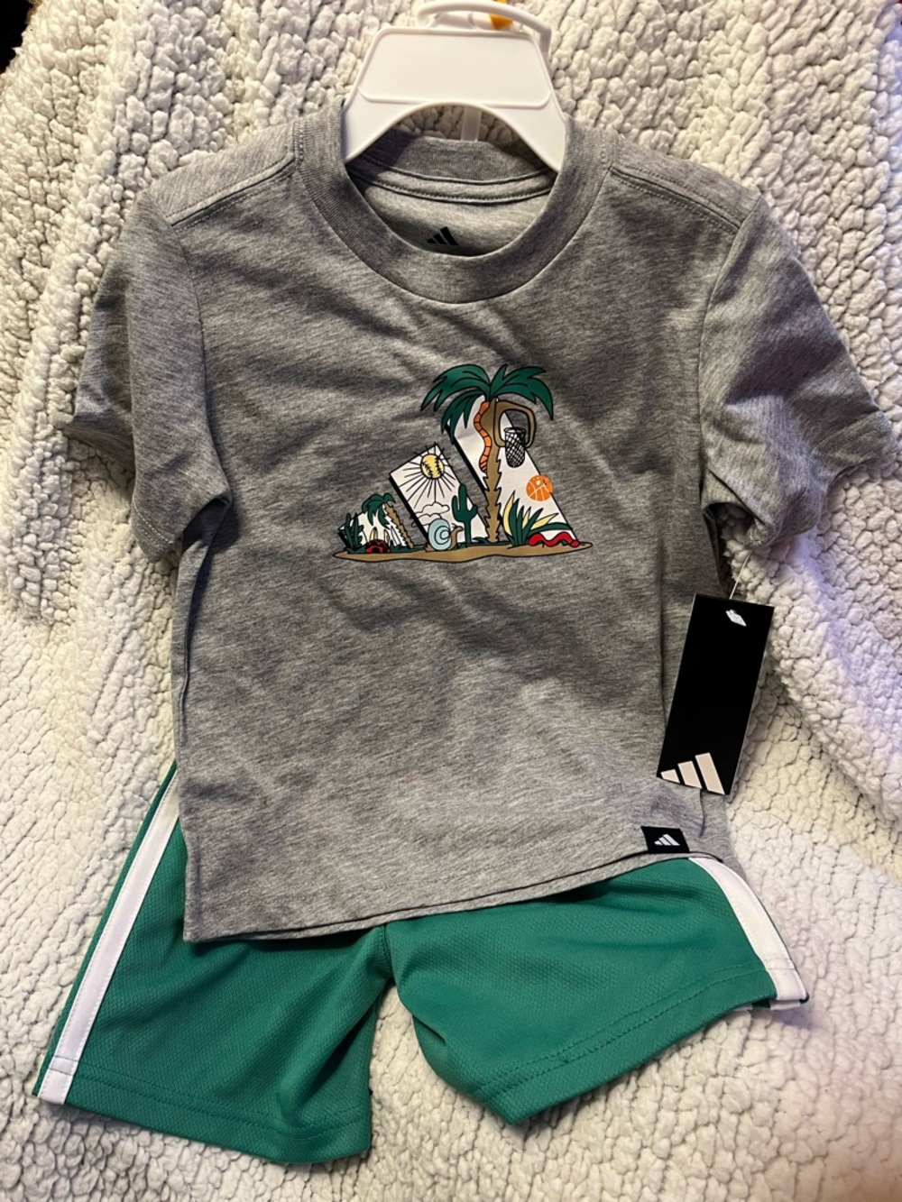 NWT Boys Adidas 2 Piece Set Shorts and T-Shirt Size 3T Green and Gray